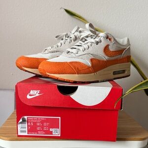 Nike Air Max 1 - light bone and magma orange